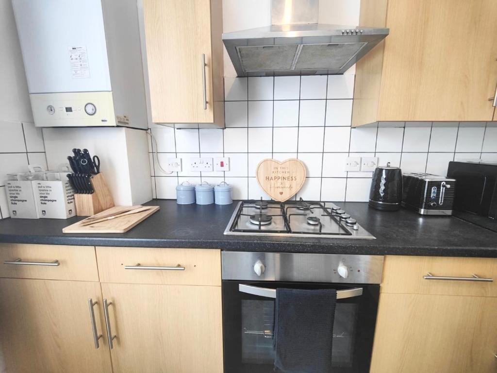 Lovely 3 Bedroom Serviced Apartment In Leytonstone Londyn Zewnętrze zdjęcie